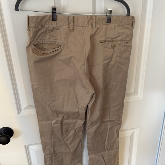 J Crew 	32x34 - 770 STRAIGHT-FIT LIGHTWEIGHT GARMENT-DYED STRETCH CHINO - Picture 3 of 3